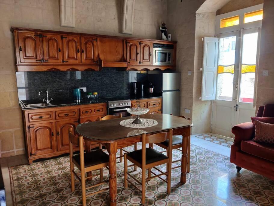 Cozy Corner House In Valletta - Authentic! Экстерьер фото